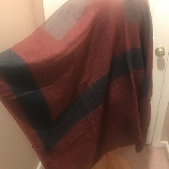 Reversible Wrap, One Size - Picture 4 of 7